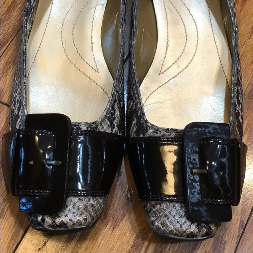 Tahari Jules Snakeskin Print and Patent Leather Flats Sz 7